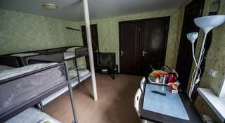 Гостиница Hostel Orenburg Оренбург Кровать в общем четырехместном номере для мужчин и женщин-1